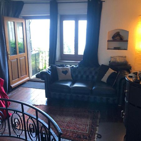 A Room With A View - Maisonnette Dans Bourg Medieval Au Bord Du Lac Leman 이브아르 외부 사진