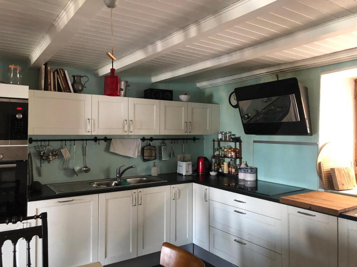 A Room With A View - Maisonnette Dans Bourg Medieval Au Bord Du Lac Leman 이브아르 외부 사진