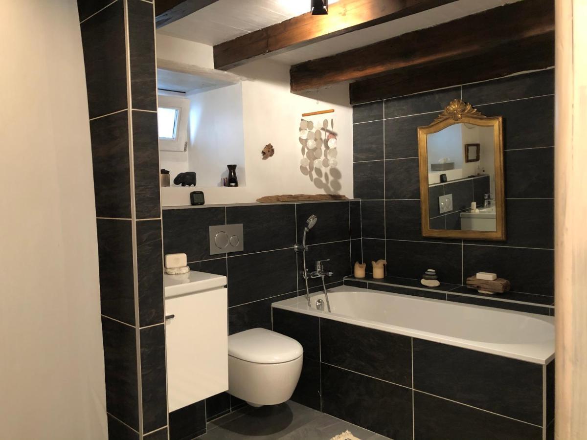 A Room With A View - Maisonnette Dans Bourg Medieval Au Bord Du Lac Leman 이브아르 외부 사진